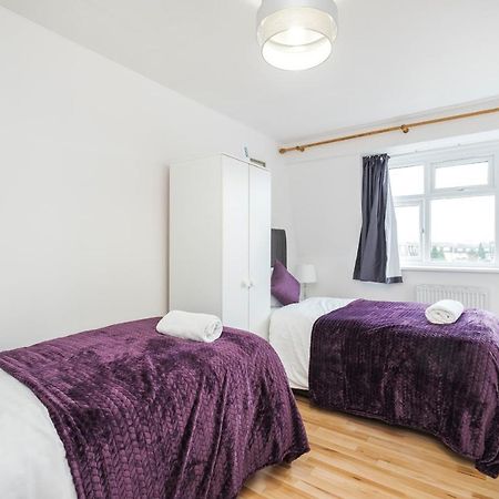 Spacious 3 Bed 1 Bath Hse W Guest Toilet W Parking Near Excel - E16 Лондон Экстерьер фото