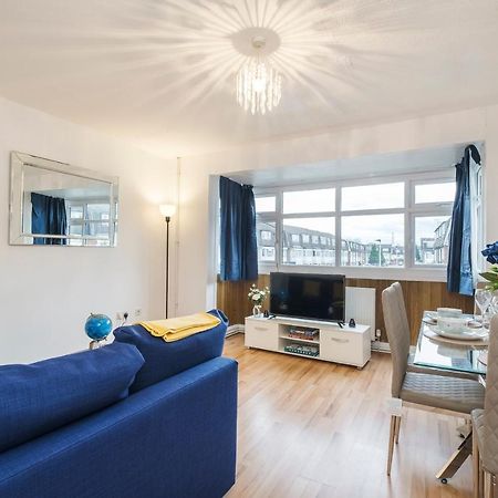 Spacious 3 Bed 1 Bath Hse W Guest Toilet W Parking Near Excel - E16 Лондон Экстерьер фото