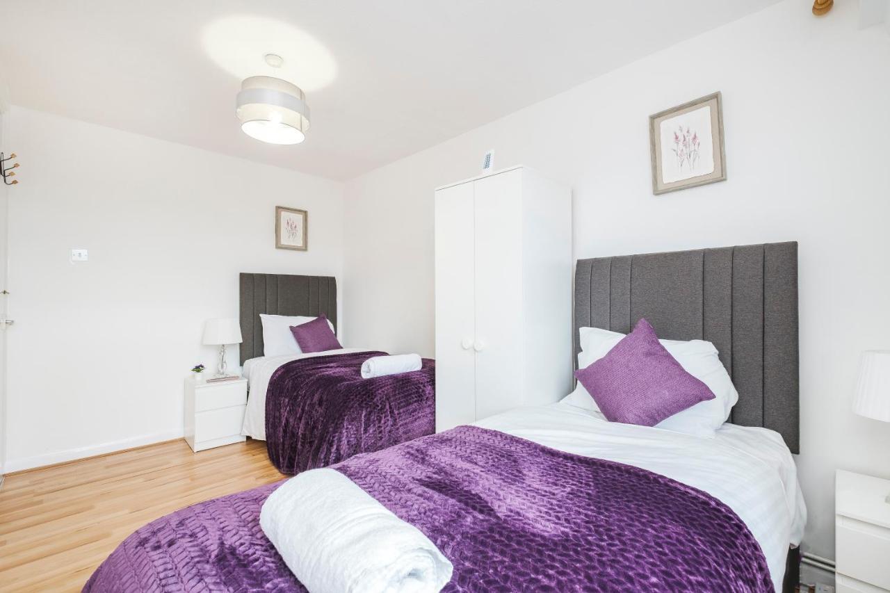 Spacious 3 Bed 1 Bath Hse W Guest Toilet W Parking Near Excel - E16 Лондон Экстерьер фото