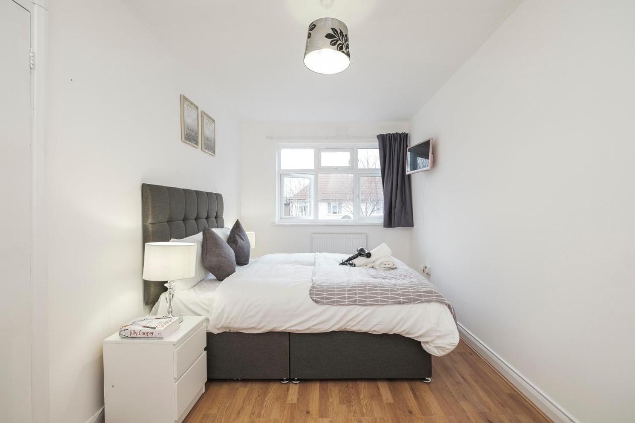 Spacious 3 Bed 1 Bath Hse W Guest Toilet W Parking Near Excel - E16 Лондон Экстерьер фото
