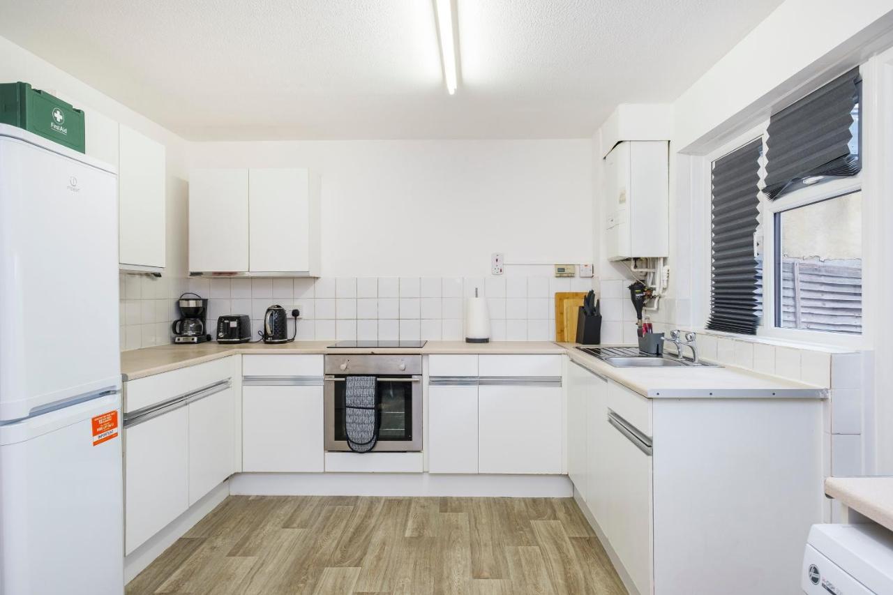 Spacious 3 Bed 1 Bath Hse W Guest Toilet W Parking Near Excel - E16 Лондон Экстерьер фото