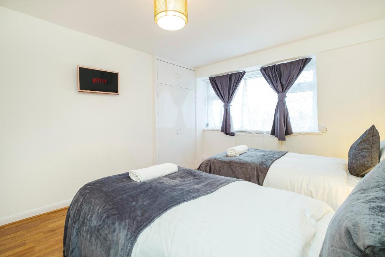 Spacious 3 Bed 1 Bath Hse W Guest Toilet W Parking Near Excel - E16 Лондон Экстерьер фото