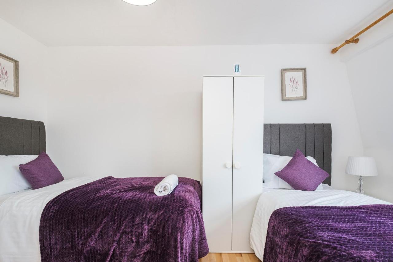 Spacious 3 Bed 1 Bath Hse W Guest Toilet W Parking Near Excel - E16 Лондон Экстерьер фото