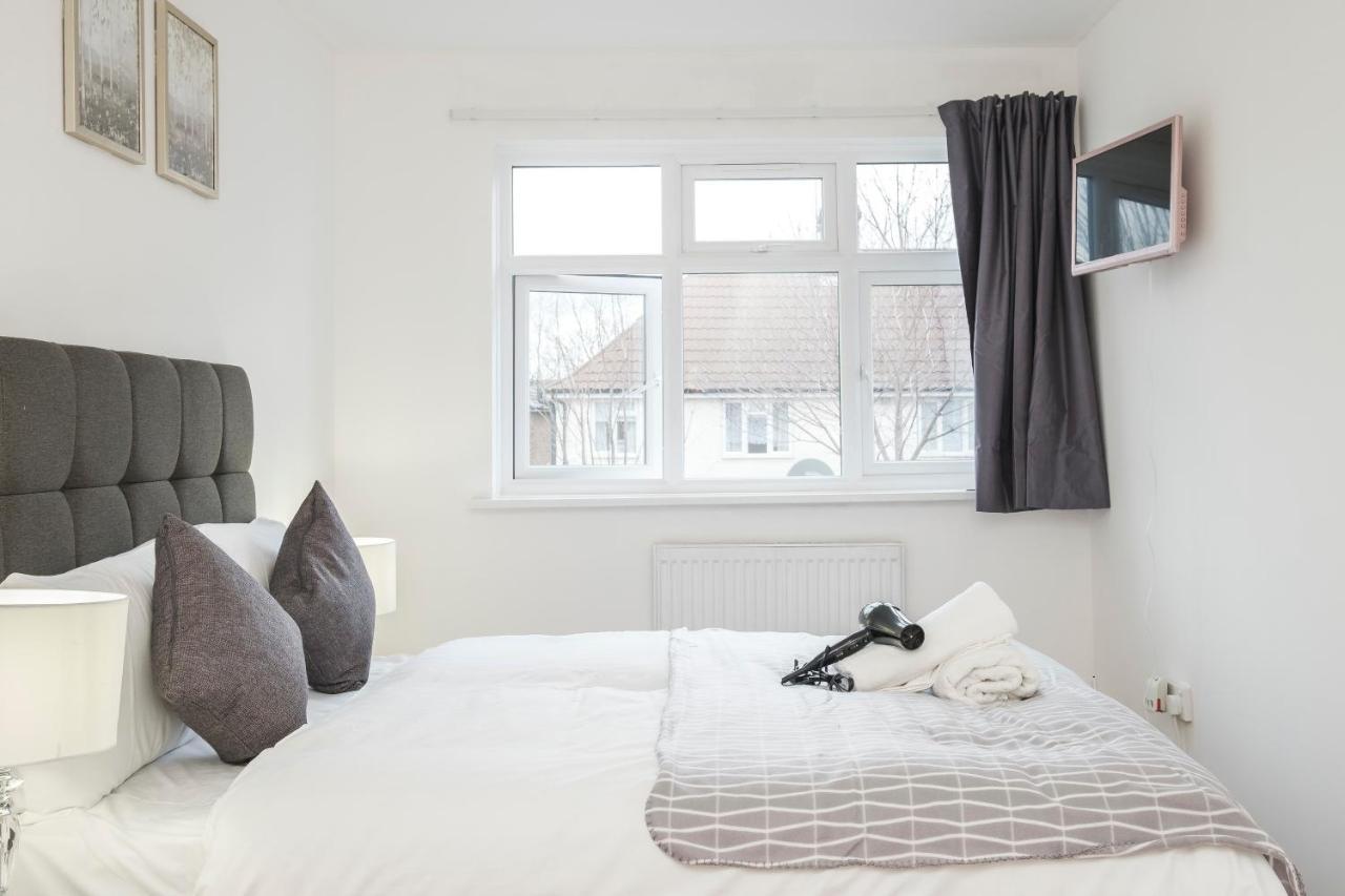 Spacious 3 Bed 1 Bath Hse W Guest Toilet W Parking Near Excel - E16 Лондон Экстерьер фото