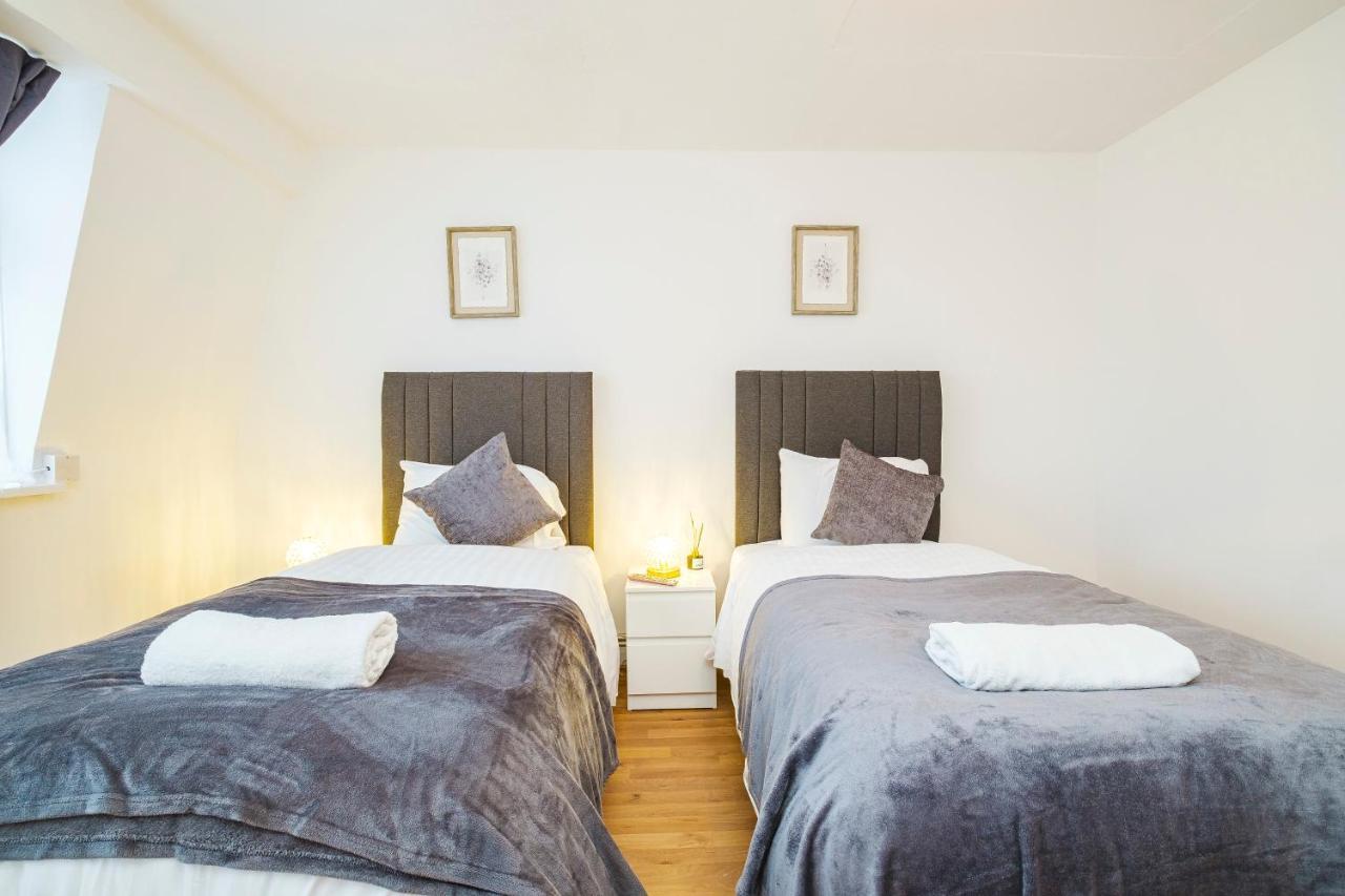 Spacious 3 Bed 1 Bath Hse W Guest Toilet W Parking Near Excel - E16 Лондон Экстерьер фото