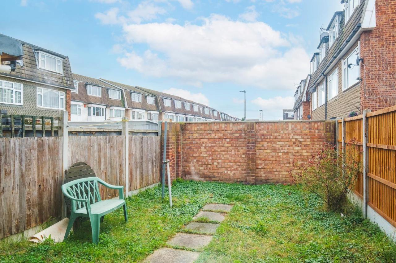 Spacious 3 Bed 1 Bath Hse W Guest Toilet W Parking Near Excel - E16 Лондон Экстерьер фото