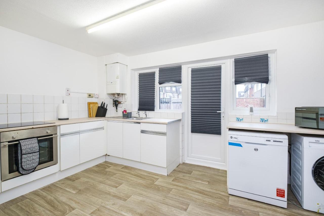 Spacious 3 Bed 1 Bath Hse W Guest Toilet W Parking Near Excel - E16 Лондон Экстерьер фото